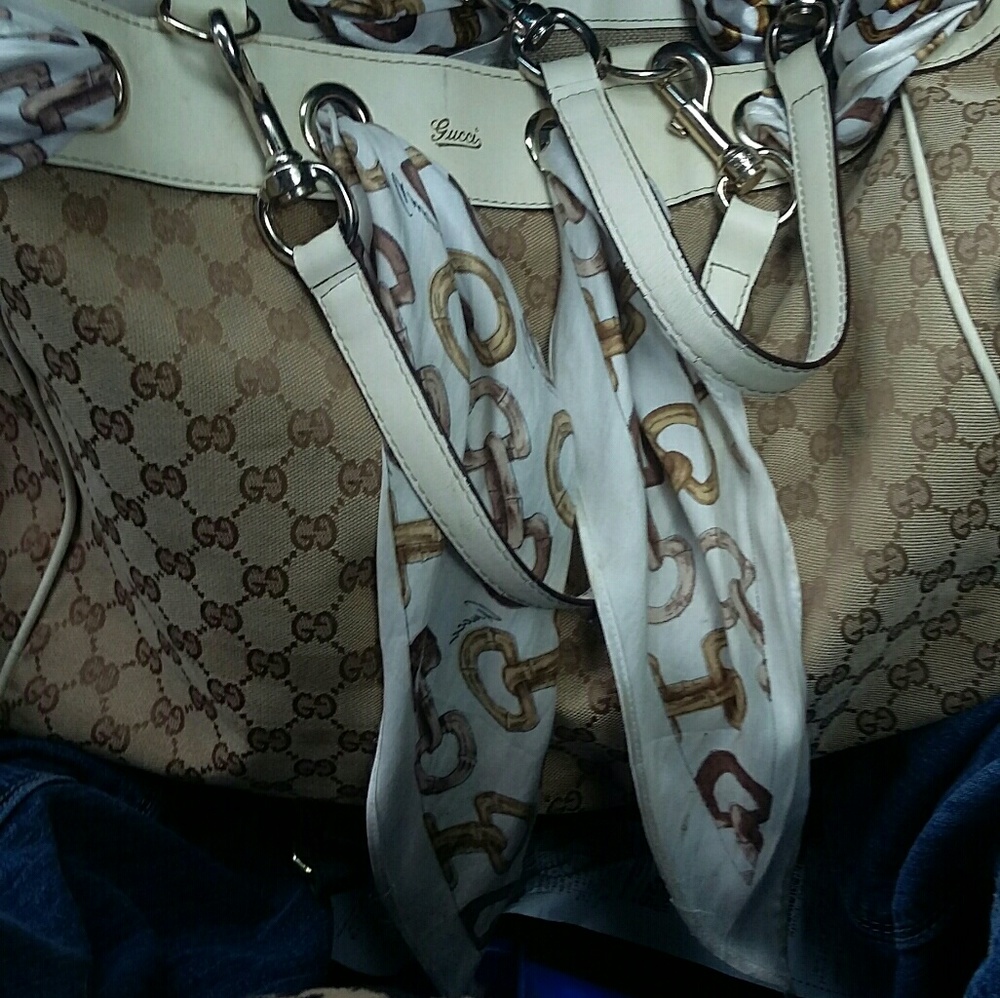 Big gucci purse nice